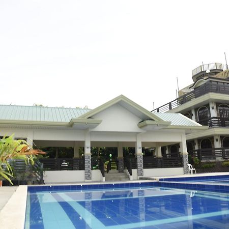 Villa Esmeralda Bryan'S Resort Hotel And Restaurant Palayan City Екстериор снимка