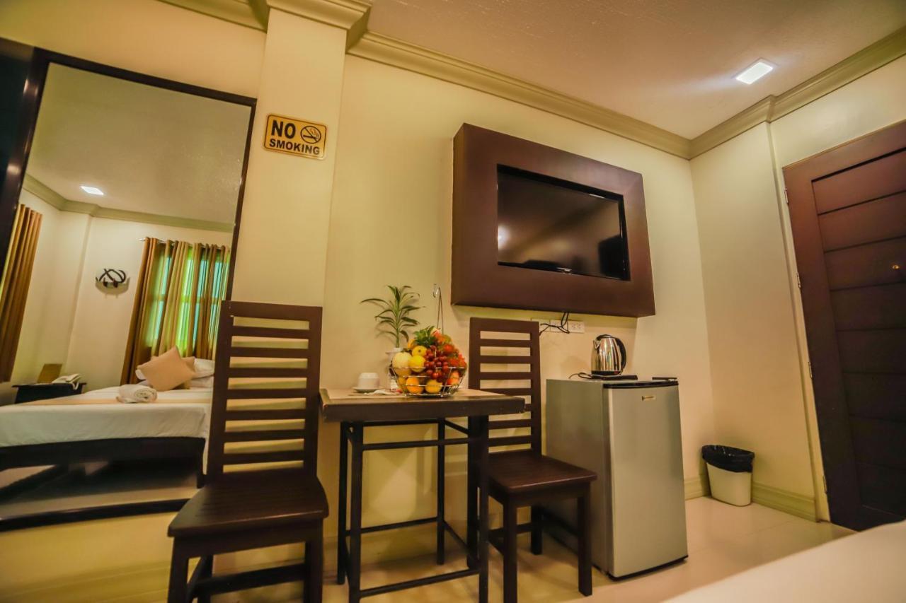 Villa Esmeralda Bryan'S Resort Hotel And Restaurant Palayan City Екстериор снимка