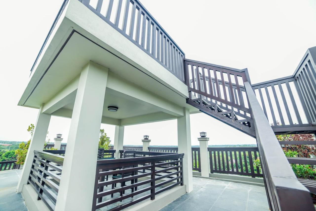 Villa Esmeralda Bryan'S Resort Hotel And Restaurant Palayan City Екстериор снимка
