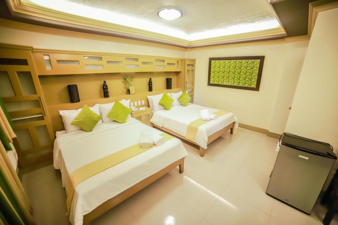 Villa Esmeralda Bryan'S Resort Hotel And Restaurant Palayan City Екстериор снимка