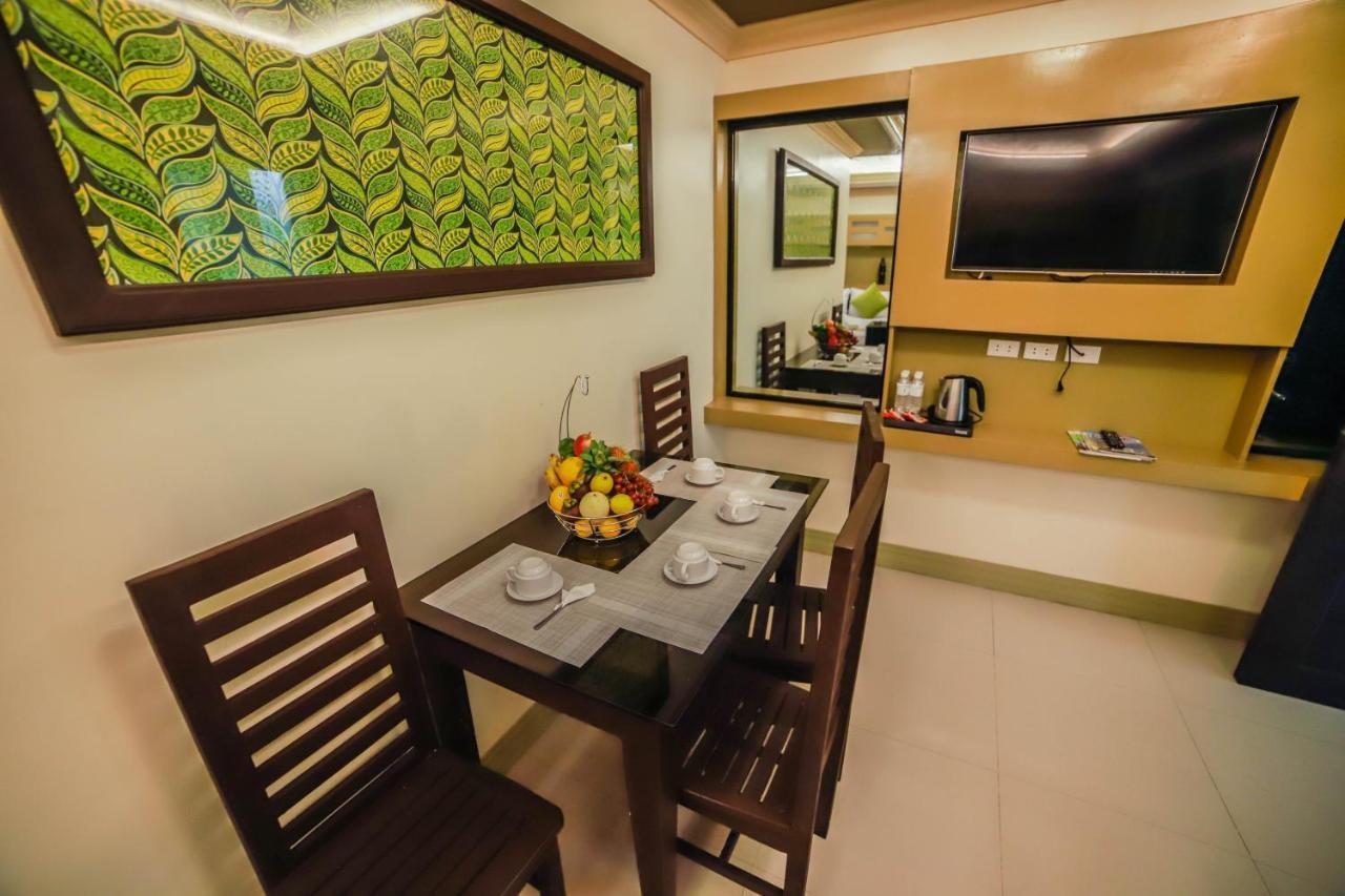 Villa Esmeralda Bryan'S Resort Hotel And Restaurant Palayan City Екстериор снимка