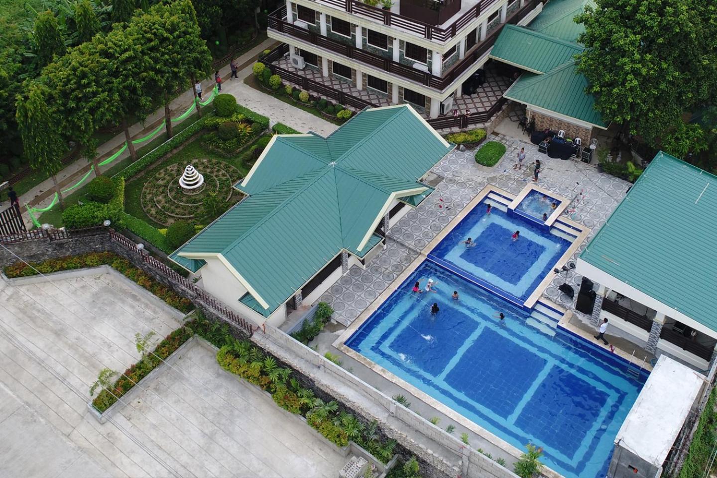 Villa Esmeralda Bryan'S Resort Hotel And Restaurant Palayan City Екстериор снимка