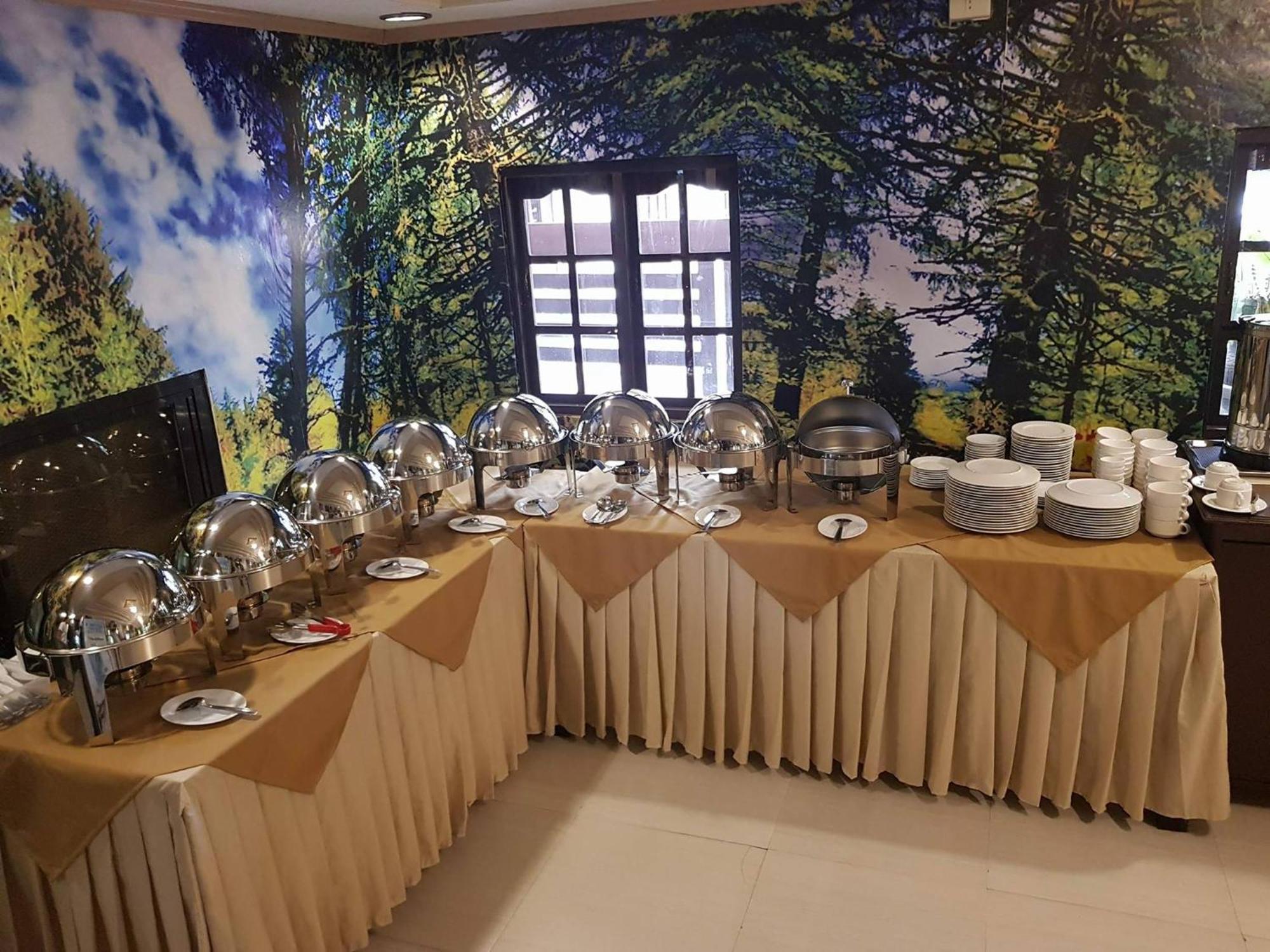 Villa Esmeralda Bryan'S Resort Hotel And Restaurant Palayan City Екстериор снимка