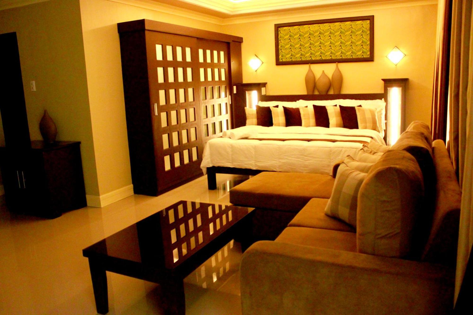 Villa Esmeralda Bryan'S Resort Hotel And Restaurant Palayan City Екстериор снимка
